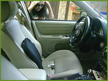 Neighborhood Locksmith Services Medina, WA 425-492-9205 - 20-keys-locked-in-car